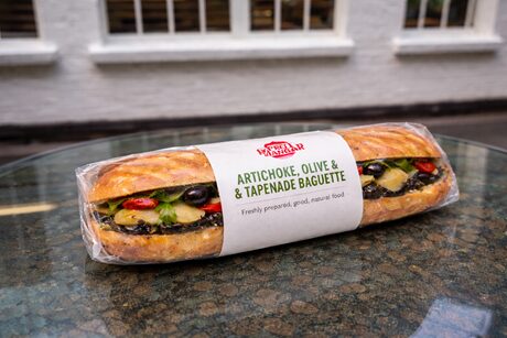 「Pret A Manger」の「artichoke, olive and tapenade baguette」